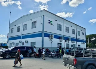 Trasladan colector de Aduanas en Dajabón tras conflicto con comerciantes.