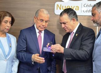 Danilo Medina elogia jornada de la JCE para la nueva cédula