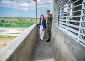 Ministro de Defensa y embajadora Leah Campos recorren la frontera por Dajabón