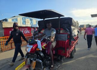 Asociaciones de trimotos de Juana Méndez se niegan a cruzar a Dajabón por aumento en cobros municipales