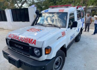 Cruz Roja Dominicana en Dajabón recibe formalmente ambulancia donada por el presidente de la república en enero.