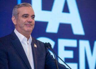 Abinader recibe con "orgullo" distinción de la SIP sobre la libertad de prensa