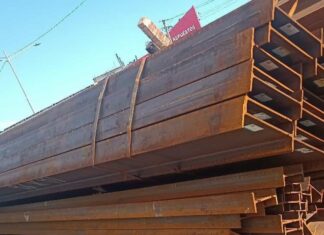 Camión se accidenta en el kilómetro 9 y causa gran tapón al oeste del Distrito