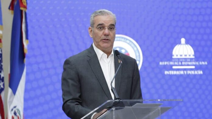 luis-abinader-impulsa-la-investigacion-cientifica-en-la-policia-a3b7d0b4-focus-0-0-896-504