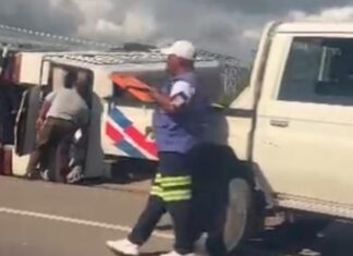 Autobús se vuelca en circunvalación de Baní; varias personas afectadas