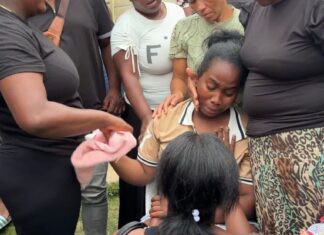 Familiares de sargento ultimado en Yamasá exigen justicia durante velatorio