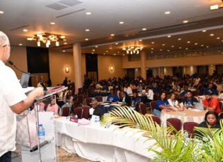 ADP propone eliminar promoción automática de estudiantes y priorizar el desarrollo de competencias