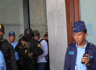 Dictan tres meses de prisión a coronel de la Policía que fue captado en video agrediendo a joven en SDE