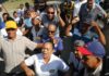 Puestos de rodillas residentes en comunidades de Dajabón claman por construcción de carretera
