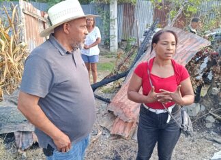 Madre de cuatro hijos pierde su vivienda en incendio en Loa Miche, Dajabón y solicita ayuda a las autoridades.