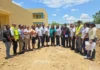 Autoridades y comunitarios acuerdan soluciones para manejo de aguas pluviales en el Centro Educativo Madre Gertrudis Castañer de Dajabón