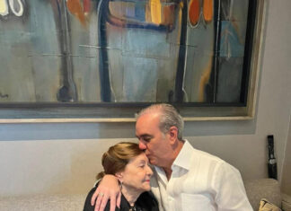 Abinader a madres dominicanas: "Ustedes son el motor de nuestra nación y pilar de nuestros hogares"