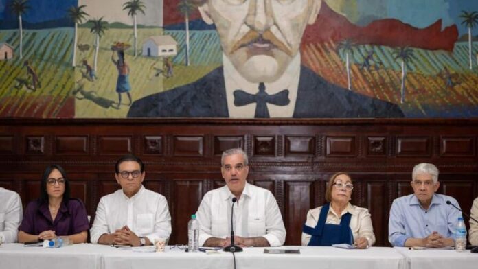 abinader-dialoga-con-lideres-comunitarios-y-evalua-obras-en-santiago-1c47578e-focus-0-0-896-504