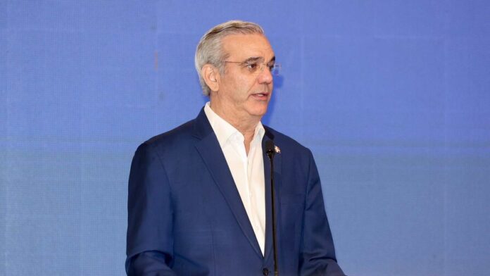 abinader-explica-a-que-se-debe-el-alto-costo-de-los-combustibles-0dfc7caa-focus-0-0.56-896-504