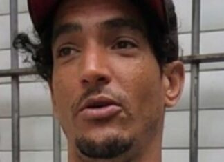 Hombre habría encontrado RD$900,000 en una funda, lo repartió a desconocidos y se le tiró el DICRIM