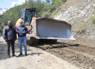Alcalde Daniel Fontanilla y Pedro Tejada junto al MOPC arreglan carretera desde El 14 hasta Río Limpio
