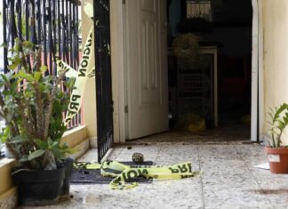 Hallan cadáveres de madre e hijo en avanzado estado de descomposición en apartamento en Bella Vista
