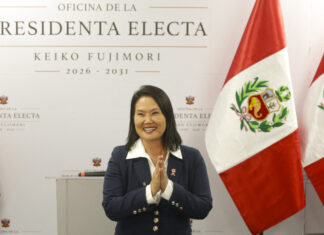 Keiko Fujimori se inviste como presidenta de Perú; noveno cambio de presidente en diez años