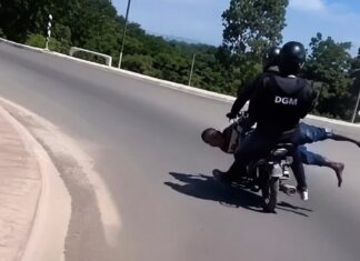 Investigan a agentes migratorios por traslado inadecuado de haitiano indocumentado a bordo de motocicleta en San Juan