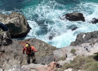 Defensa Civil busca a persona que cayó al mar Caribe en la avenida España
