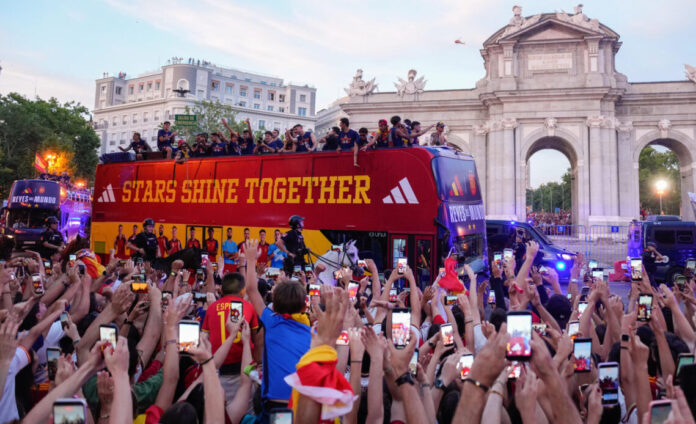 La selección española llega a la Plaza de Cibeles para la celebración del Mundial