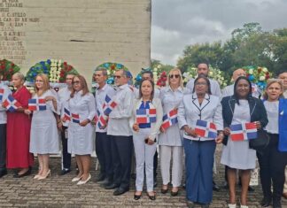 Autoridades civiles, militares y estudiantes conmemoran el 163 aniversario de la Restauración de la República en Capotillo