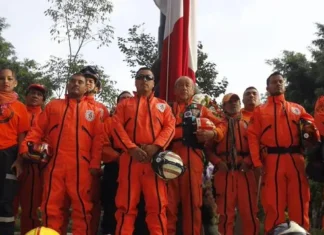 Topos Azteca llegan a Colombia para apoyar rescates tras terremoto de magnitud 7.4