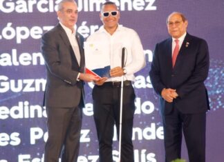 Abinader entrega 1,500 becas internacionales y anuncia otras 5,000 para estudiar en el país