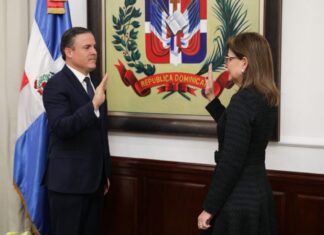 Raquel Peña juramenta a Jean Luis Rodríguez como nuevo ministro de Vivienda