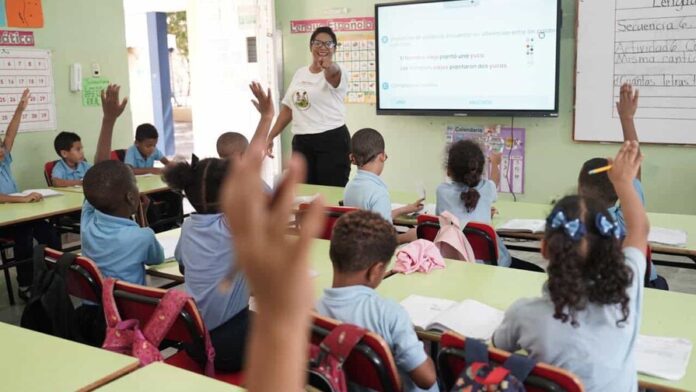 minerd-confirma-disponibilidad-de-docentes-en-republica-dominicana-ea5028f1-focus-0-0-896-504
