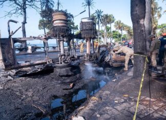 Dos muertos tras choque e incendio de un tanquero en la avenida George Washington