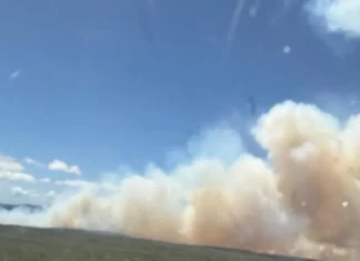 Incendio en la Sierra de Bahoruco moviliza a más de 250 bomberos forestales en Pedernales