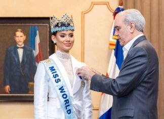 Abinader recibe a Miss Mundo 2026, Joheirry Mola, y le entrega Medalla Presidencial al Mérito Civil