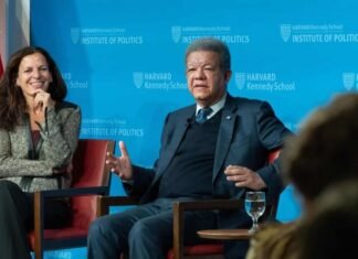 Temblor de tierraMedias BlancasSeguridad ciudadanaGilbert BigioSubsidio a los combustiblesLoyca Alvarado MiDL Versión Impresa Edición Impresa. Secciones Última Hora Nacional Ciudad Educación Salud Justicia Política Sucesos A Fondo Diálogo Libre José Boquete Reportajes Partidos JCE TSE Congreso Nacional Gobierno Nacional Internacional Estados Unidos América Latina Haití España Europa Canadá Medio Oriente Asia África Oceanía Caribe Resto del mundo Finanzas Turismo Agro Empleo Negocios Energía Consumo Vivienda Telecomunicaciones Global y variable Macroeconomía Música Cine Cultura Farándula Moda Belleza Buena Vida Sociales Novedades Podcast Arte Libre Mi mascota Hablando con el pediatra Diario de nutrición Vida y familia Eñe Celebrando la vida Sin complejos En pocas palabras Escuchando al corazón Economía Personal Consulta Libre Baloncesto Fútbol Béisbol Motor Golf Ciclismo Tenis Olimpismo Más deportes Resultados deportivos Línea de hit Libreta deportiva BRV TBT Deportivo ADC En Desarrollo Tintineo Episodios Editorial De buena tinta En Directo Frente al Statu Quo El Espía Noticiero Poteleche Columnistas Ágora Medioambiente Ciencia Clima Tecnología Historia Despertando al gigante Cambio climático Actualidad Mundo Economía Revista Deportes Opinión Planeta Hecho en casa Mundo gamer Guía del dinero Actualidad Revista Podcasts Encuestas Servicios Plaza Libre Efemérides Cumpleaños RSS Herramientas Más Contáctanos Sobre Diario Libre Aviso Legal Redes Sociales PortadaPolíticaPartidos Leonel Fernández Seguir Tema + Leonel Fernández en Harvard: "Ningún país tiene el poder para gobernar al resto del mundo"