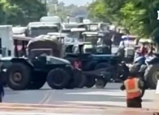 Dueños de tractores agrícolas bloquean vías en San Juan; exigen al Gobierno pago de presunta deuda