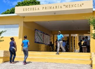 Arrestan hombre que amenazó de muerte a director de escuela en Barahona
