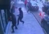 Dos delincuentes tratan de asaltar una joyería en Villa Juana y le entran a tiros desde el negocio